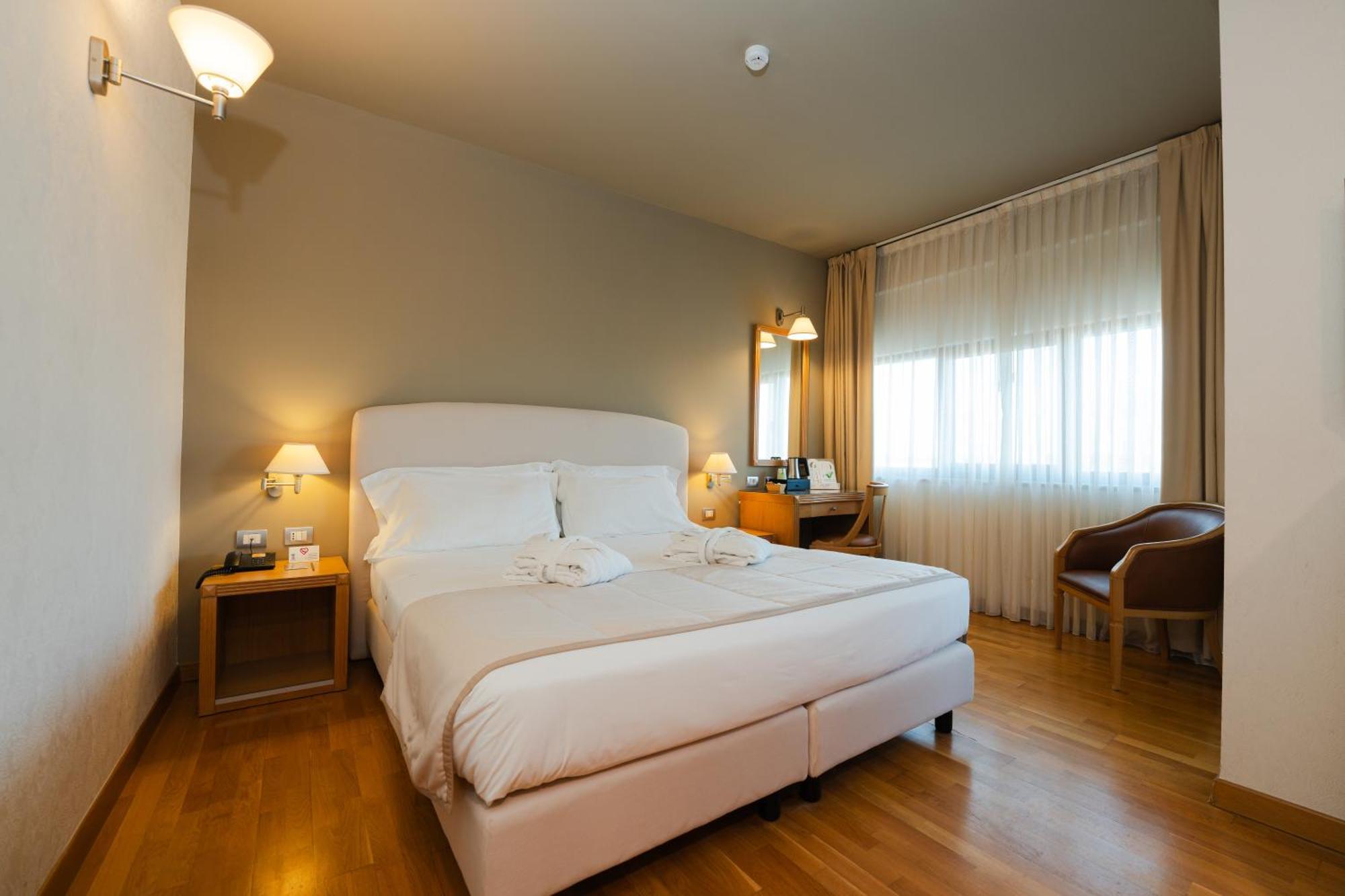 Hotel Touring 카르피 외부 사진