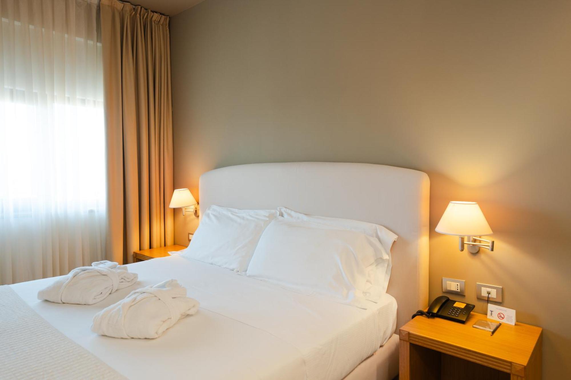 Hotel Touring 카르피 외부 사진