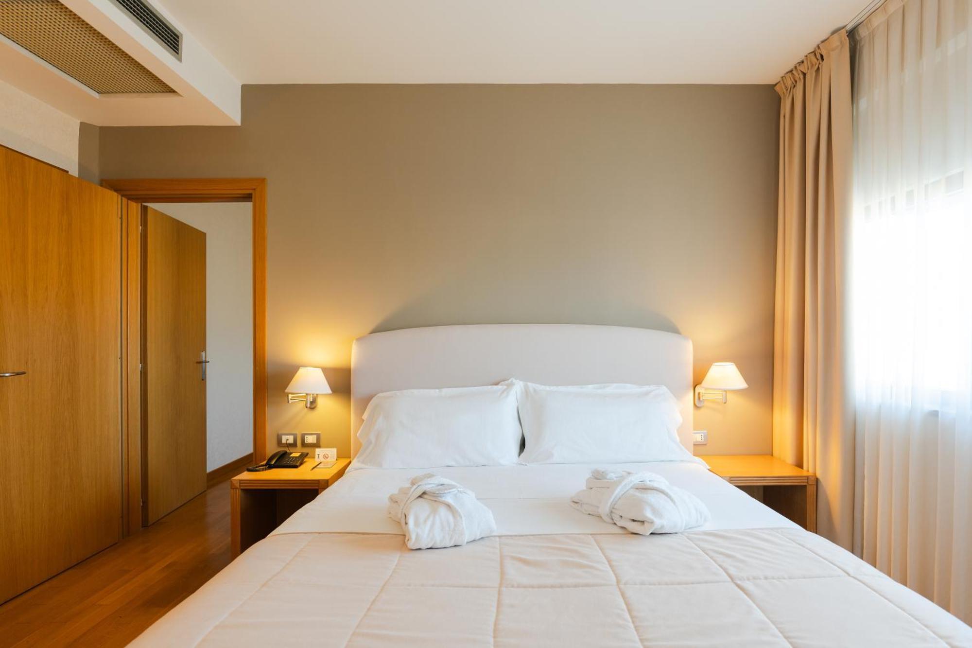 Hotel Touring 카르피 외부 사진