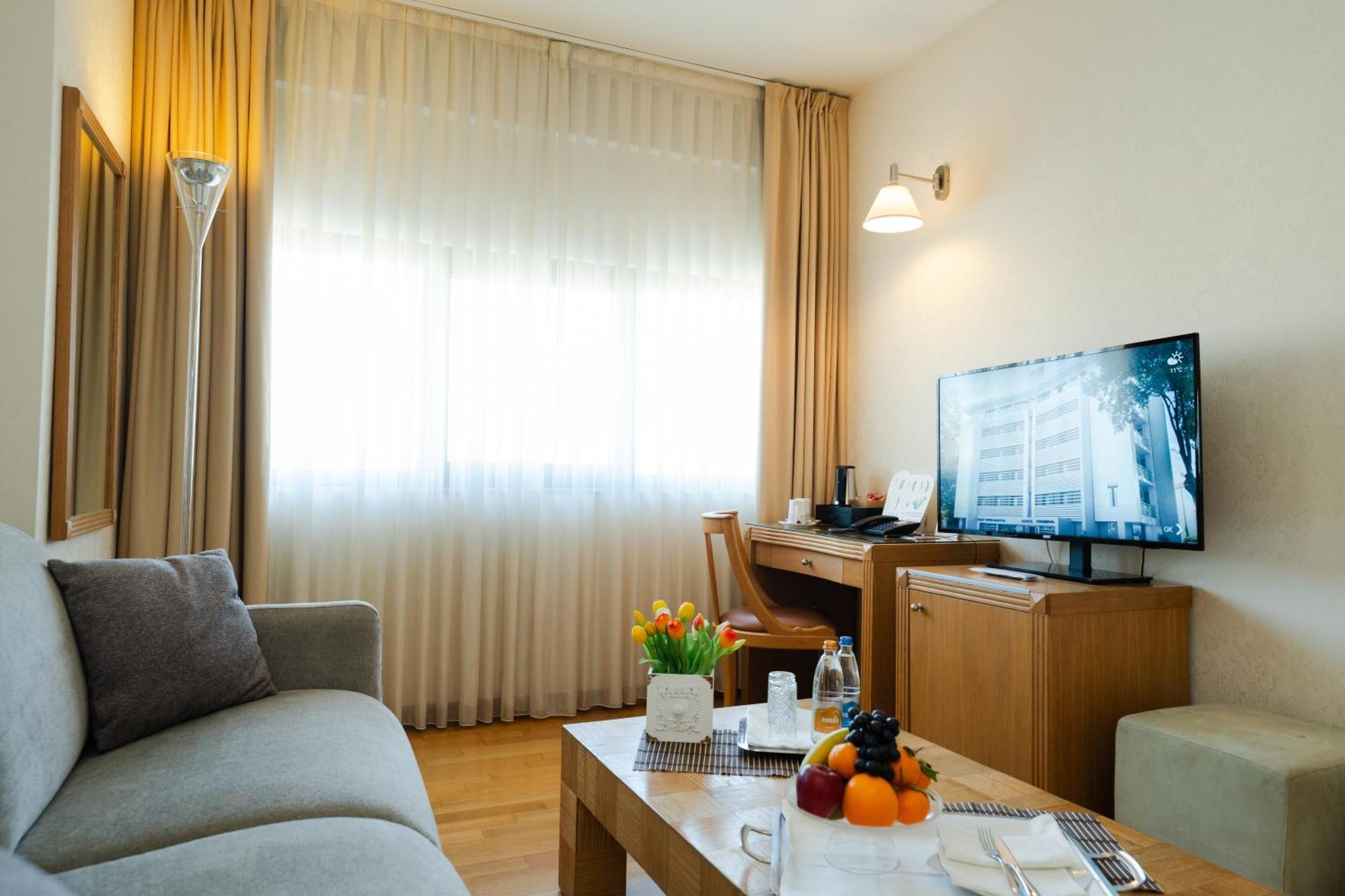 Hotel Touring 카르피 외부 사진