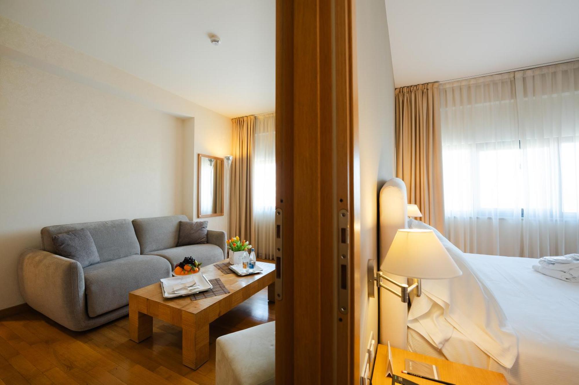 Hotel Touring 카르피 외부 사진