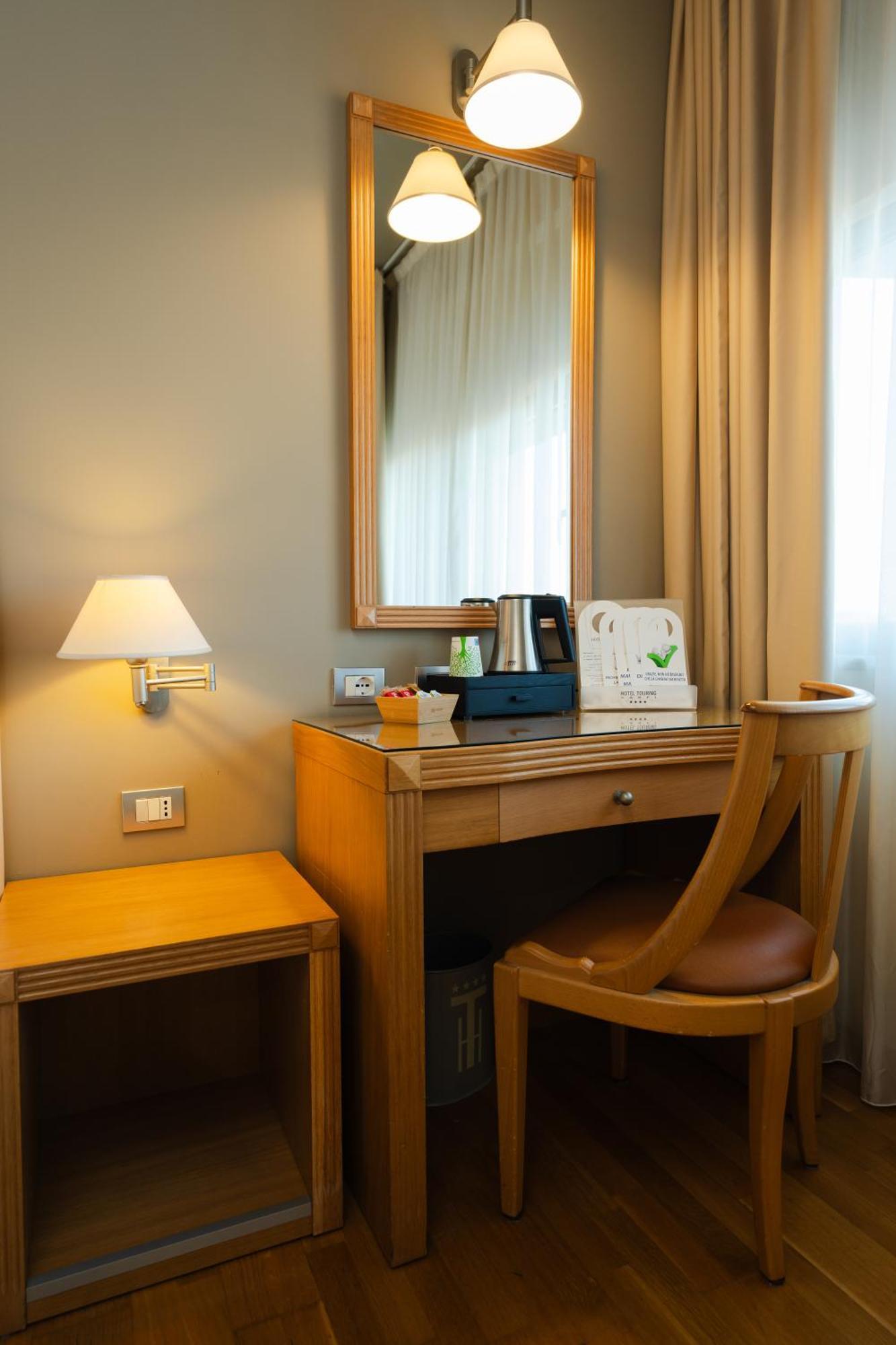Hotel Touring 카르피 외부 사진